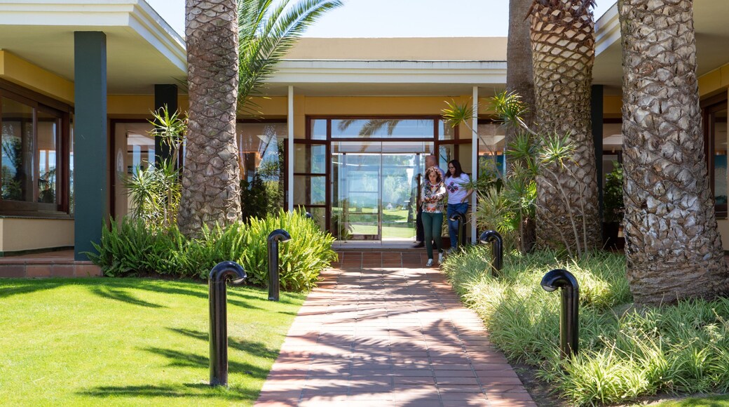 Golf Novo Sancti Petri which includes a garden