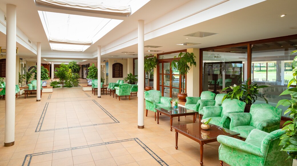 Golf Novo Sancti Petri showing interior views