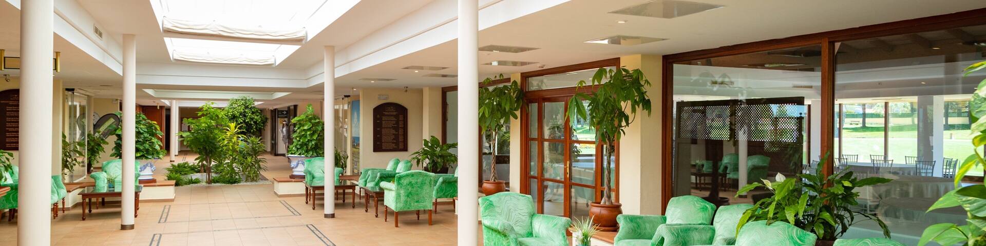 Golf Novo Sancti Petri showing interior views