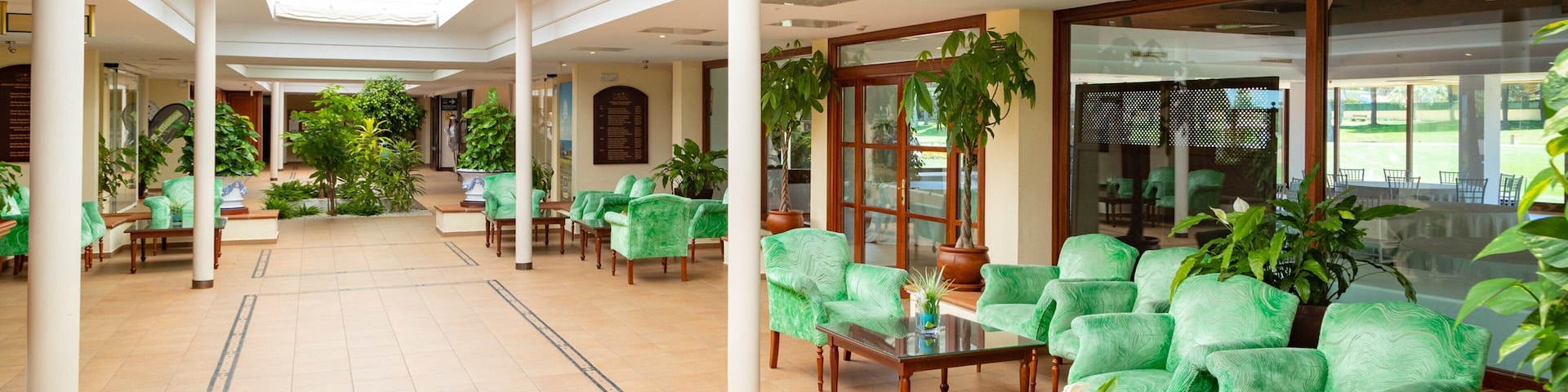 Golf Novo Sancti Petri showing interior views