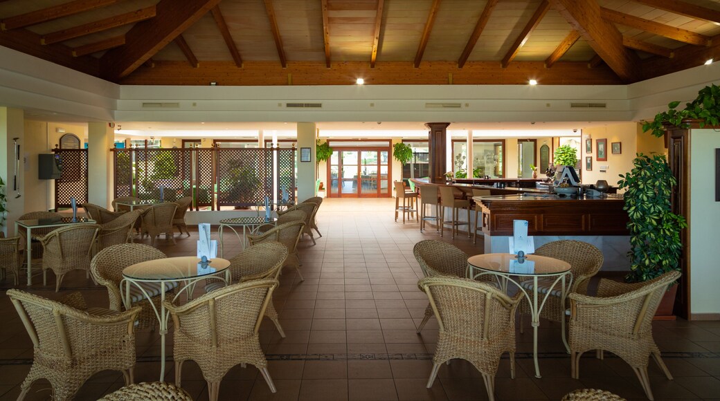 Golf Novo Sancti Petri which includes interior views