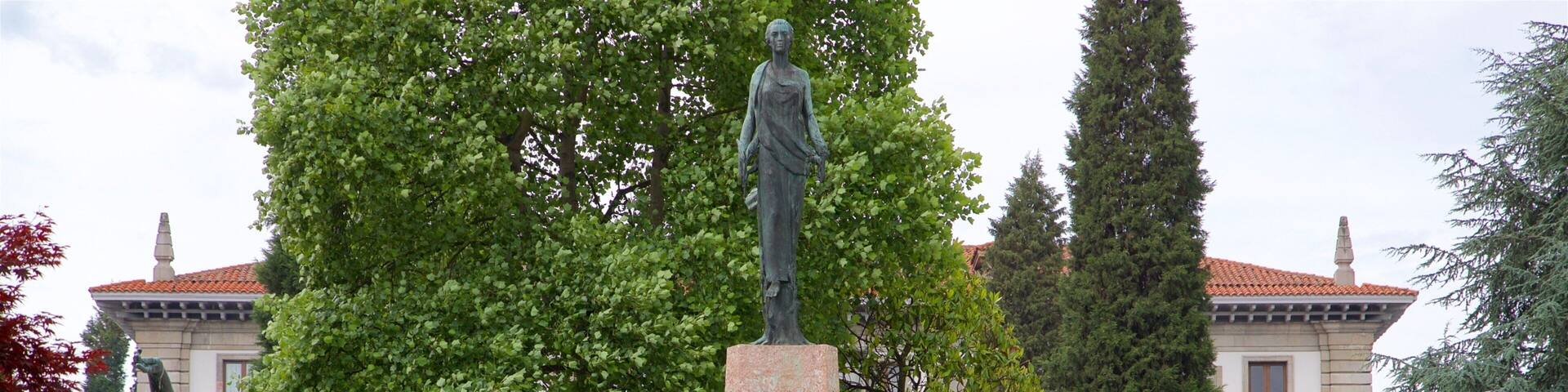 Plaza de España welches beinhaltet Statue oder Skulptur und Park
