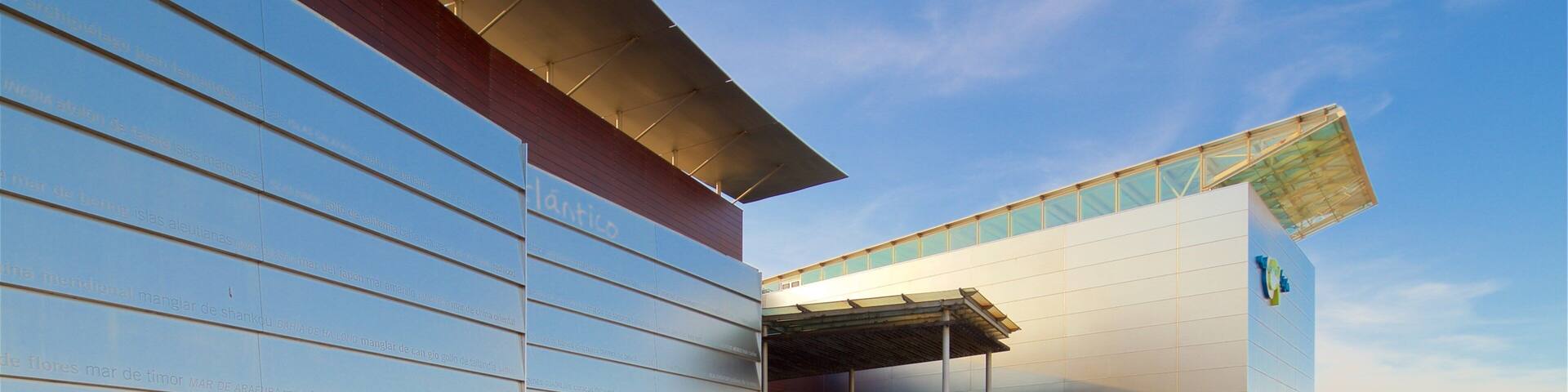 Aquarium de GijĂłn qui includes coucher de soleil