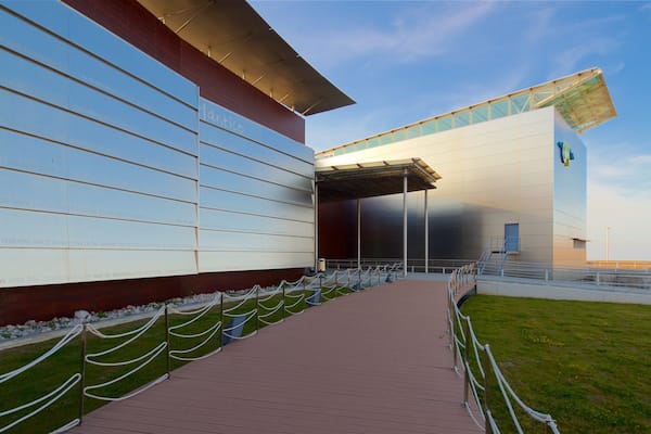 Aquarium de GijĂłn qui includes coucher de soleil