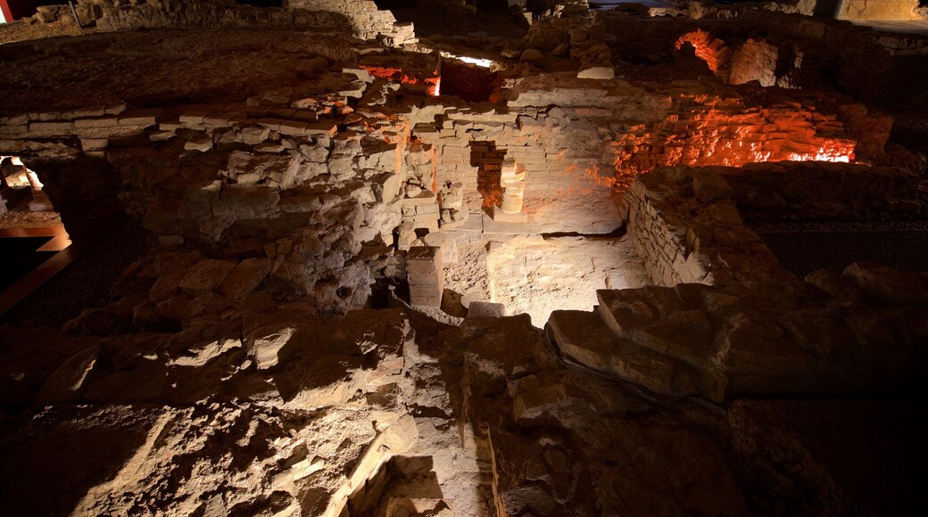 Campo Valdes Roman Baths which includes interior views and heritage elements