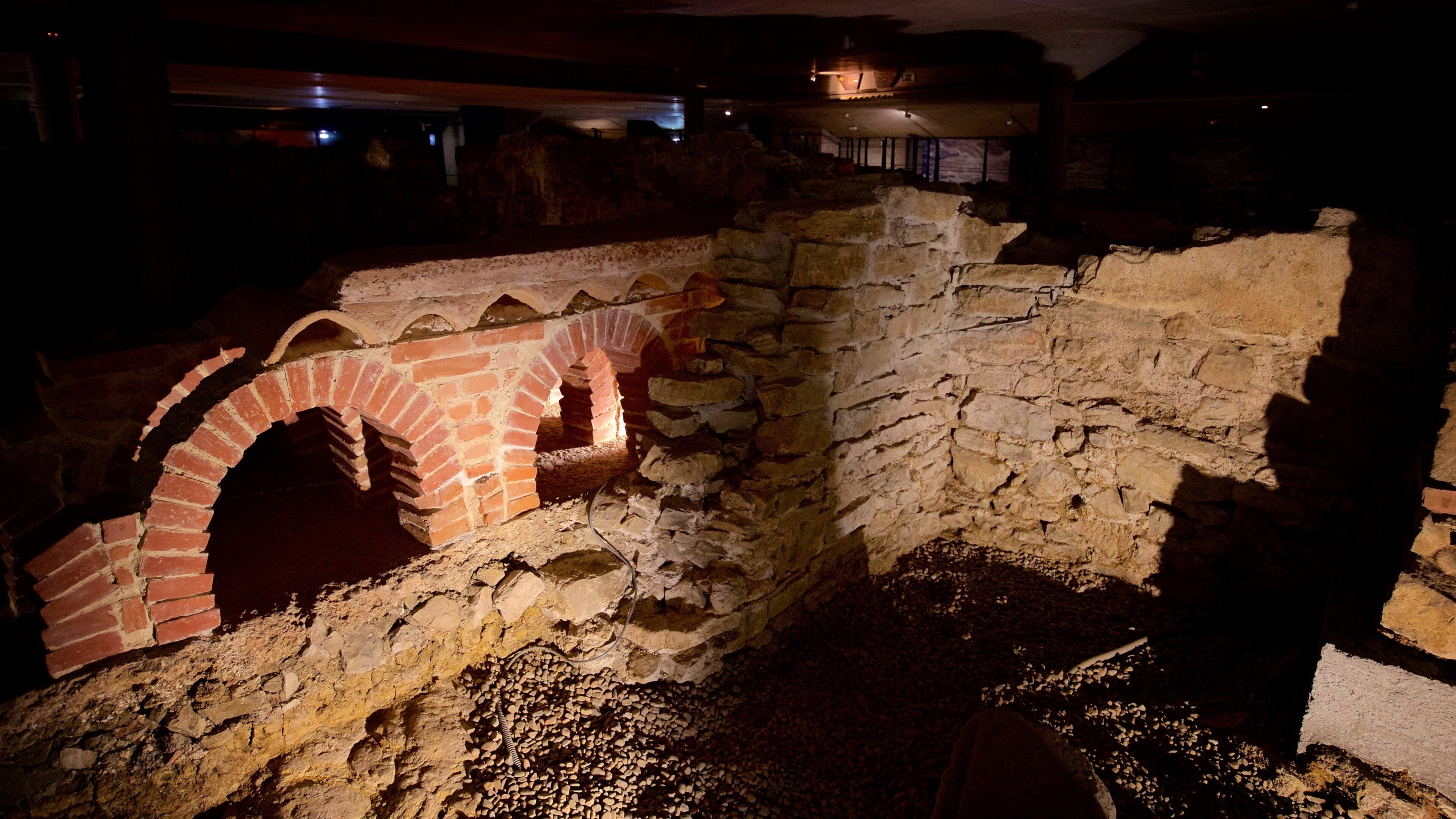 Campo Valdes Roman Baths featuring building ruins and night scenes