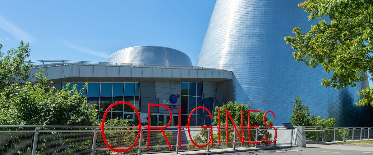 Montreal Planetarium which includes signage and modern architecture