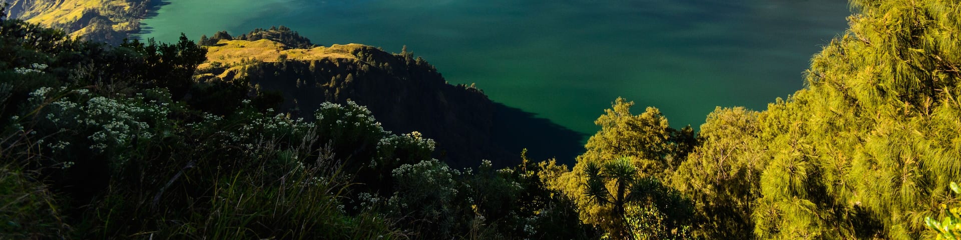 Rinjani volcano, Lombok Island, Indonesia, Shutterstock ID 247340701, Purchase Order: SP-2107, Order Number: SP-2107 Hotels.com Go Guides, Client/Licensee: Hotels.com, Other: Lee Ban Twan