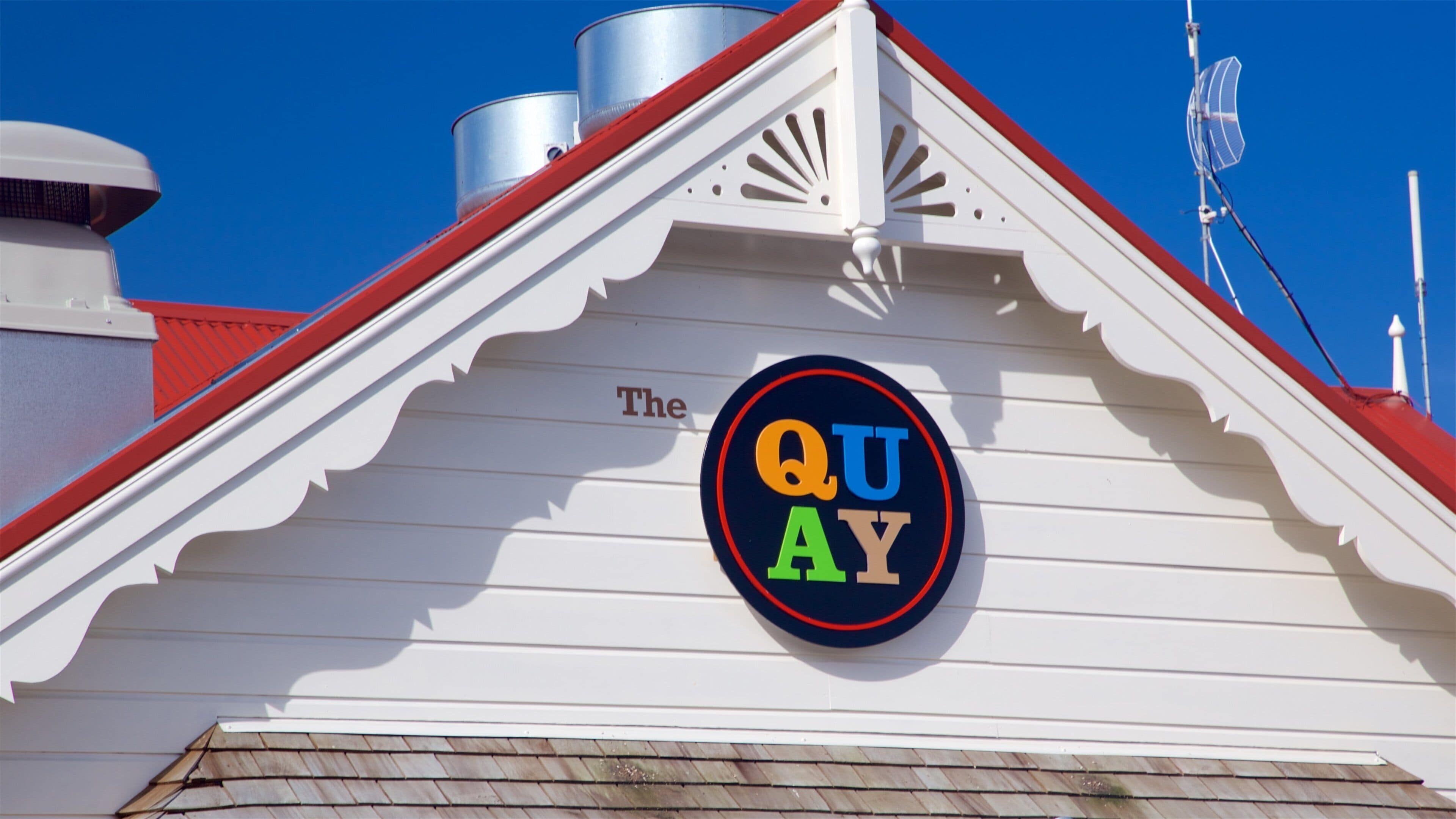 Town Basin Marina mostrando sinalização