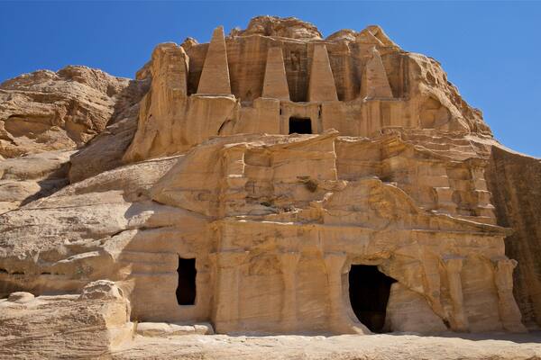 オベリスクの墓 表示 遺跡・遺産 と 渓谷あるいは峡谷