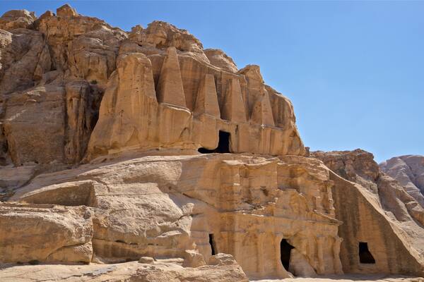 オベリスクの墓 表示 渓谷あるいは峡谷 と 遺跡・遺産