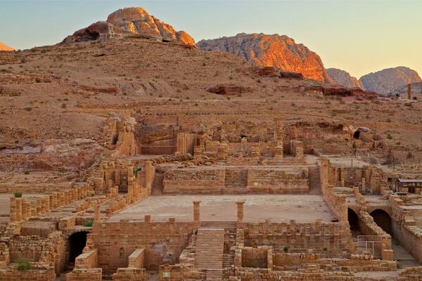 大神殿 どの含み 遺跡・遺産, 渓谷あるいは峡谷 と 夕焼け