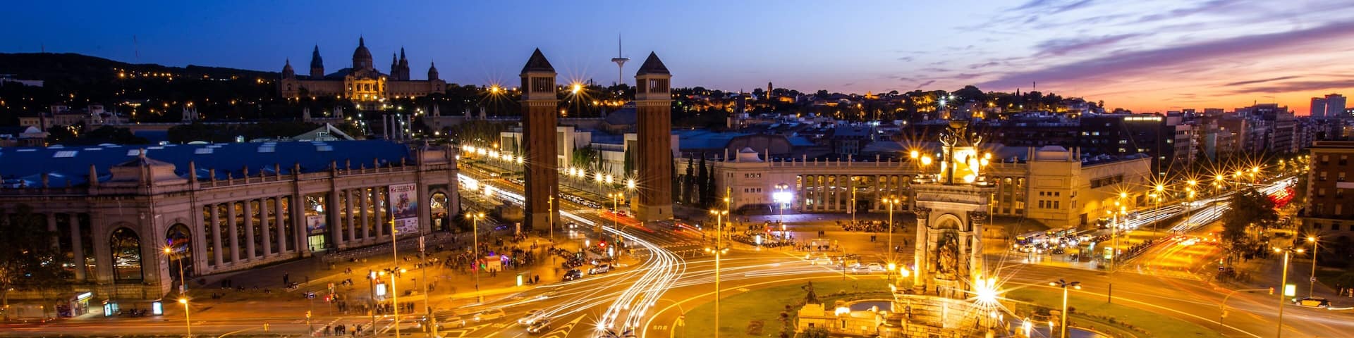 Arenas de Barcelona showing night scenes, a monument and a city