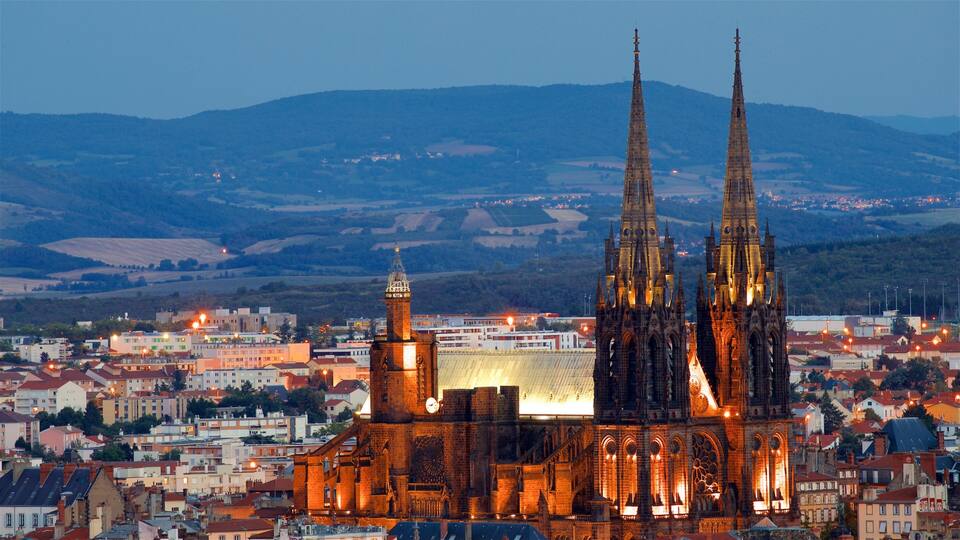 Montjuzet Park mettant en vedette ville, scènes de nuit et panoramas
