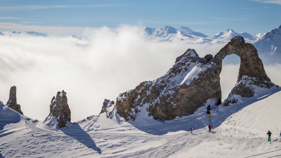 Skiiers walking to the aiguille percee in Espace Killy the ski resorts of Tignes and Val D'Isere. Espace Killy is a name given to a ski area in the Tarentaise Valley, Savoie in the French Alp