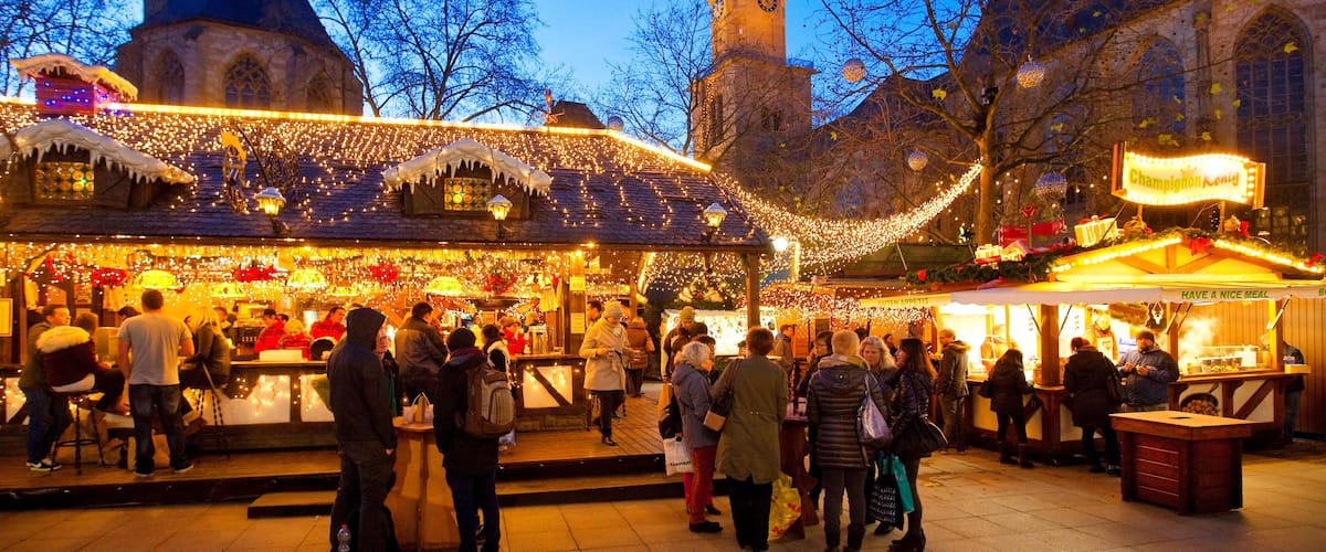 FJ4XWW Christmas market at the church Reinoldikirche and Marienkirche, Germany, North Rhine-Westphalia, Ruhr Area, Dortmund