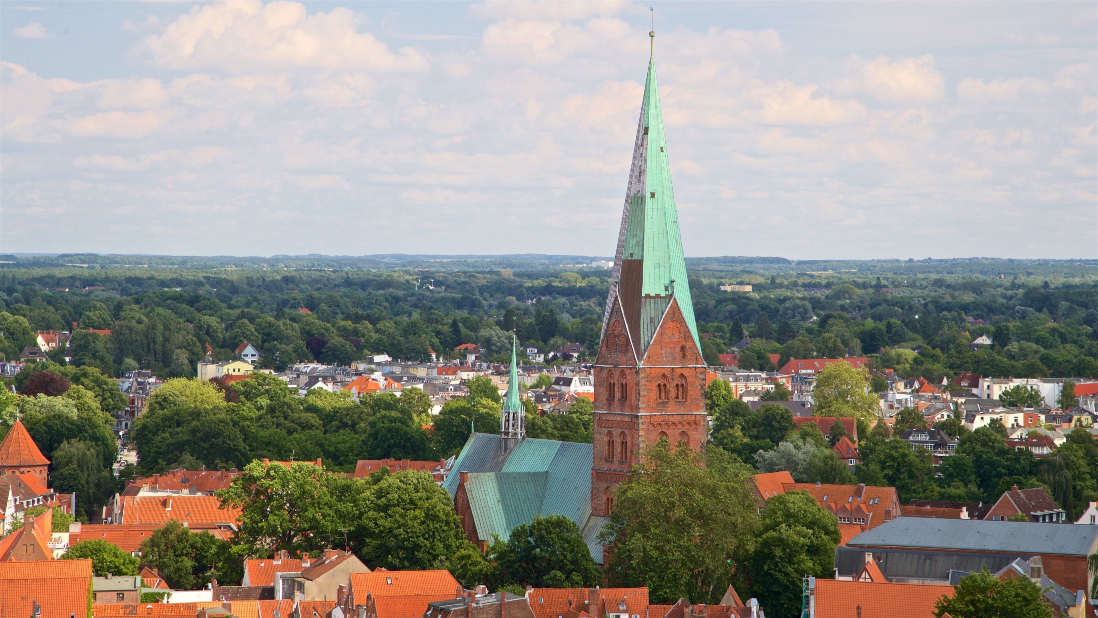 Petrikirche bevat vredige uitzichten, landschappen en historische architectuur