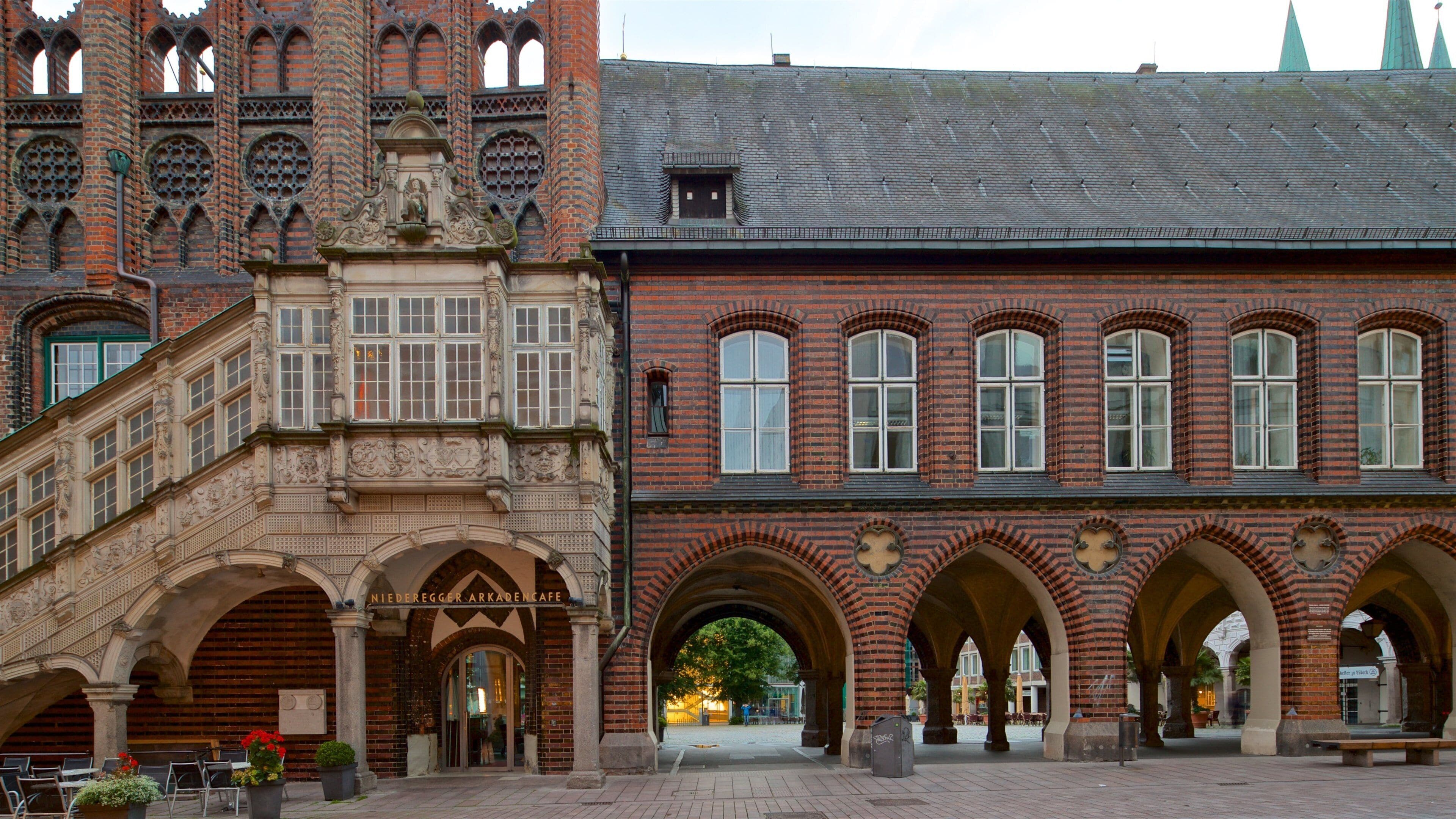 Rathaus featuring heritage architecture