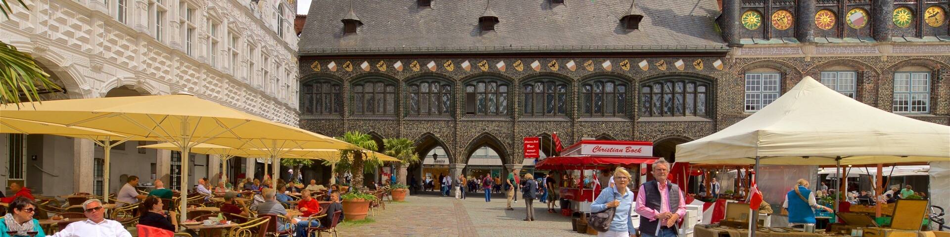 Rathaus montrant sortie au restaurant, ville et patrimoine architectural