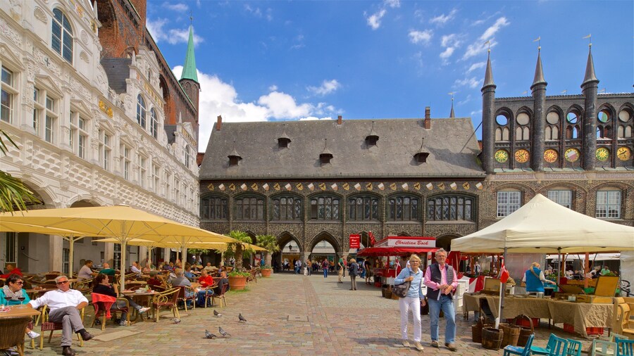 Rathaus featuring heritage architecture, outdoor eating and a city