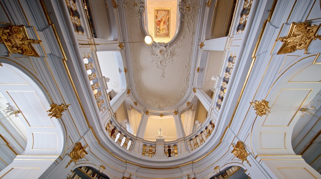 Biblioteca Duchess Anna Amalia ofreciendo elementos patrimoniales y vistas de interior