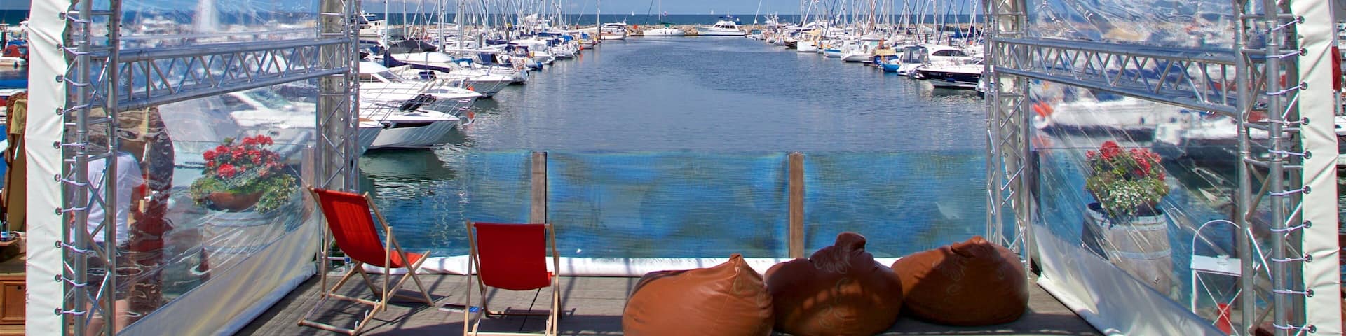 Yachthafen von Kühlungsborn das einen Bucht oder Hafen