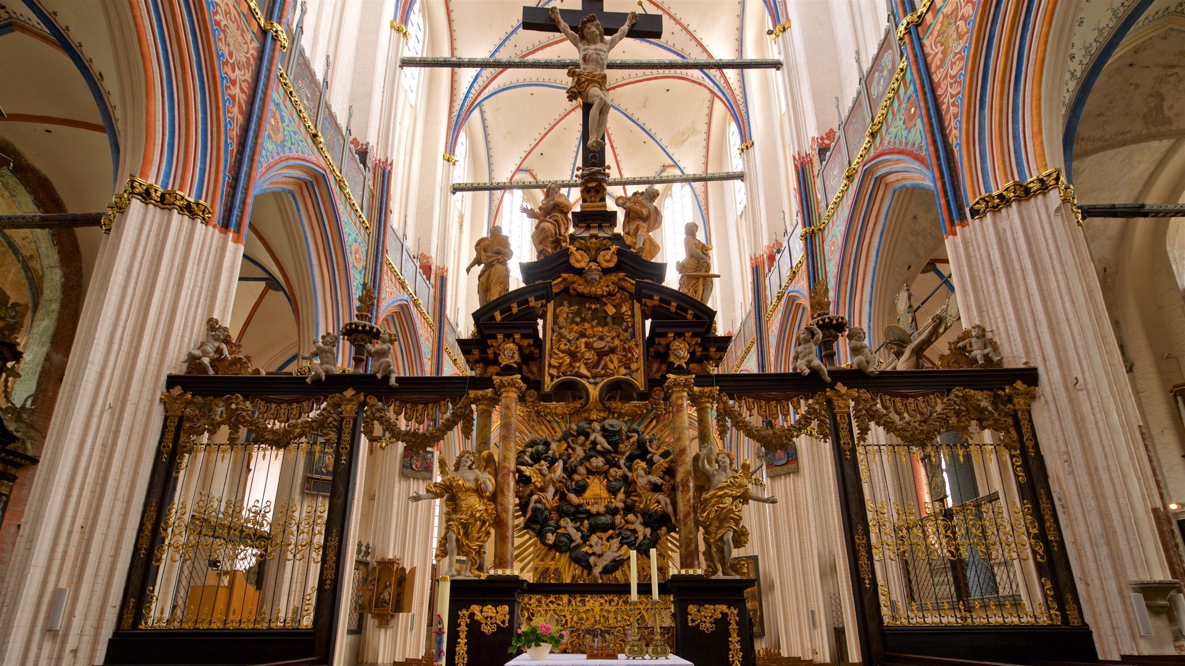 St. Nicholas’ kirke som inkluderer innendørs, kirke eller katedral og kulturarv