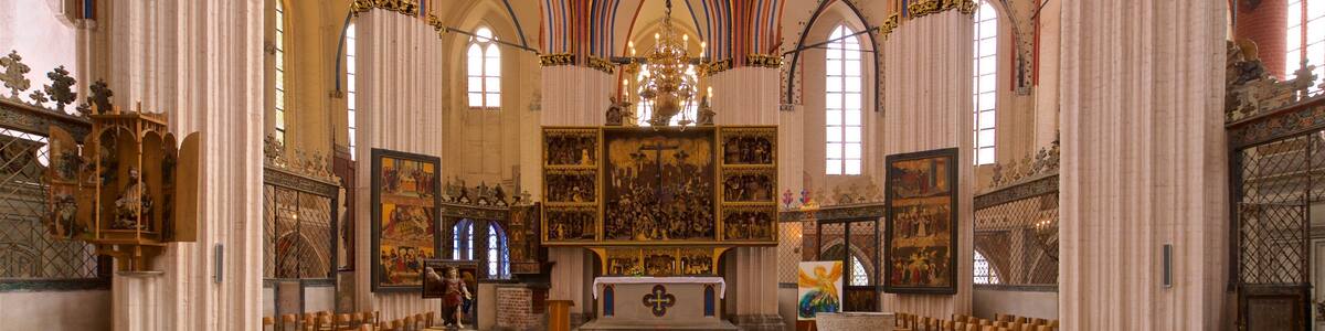 St.-Nikolai-Kirche mit einem Innenansichten, Kirche oder Kathedrale und Geschichtliches