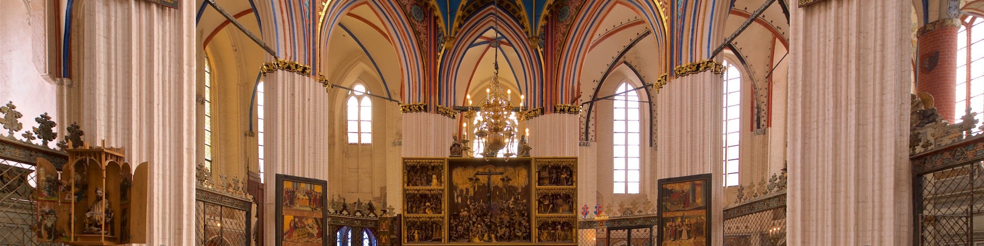 St.-Nikolai-Kirche mit einem Innenansichten, Kirche oder Kathedrale und Geschichtliches