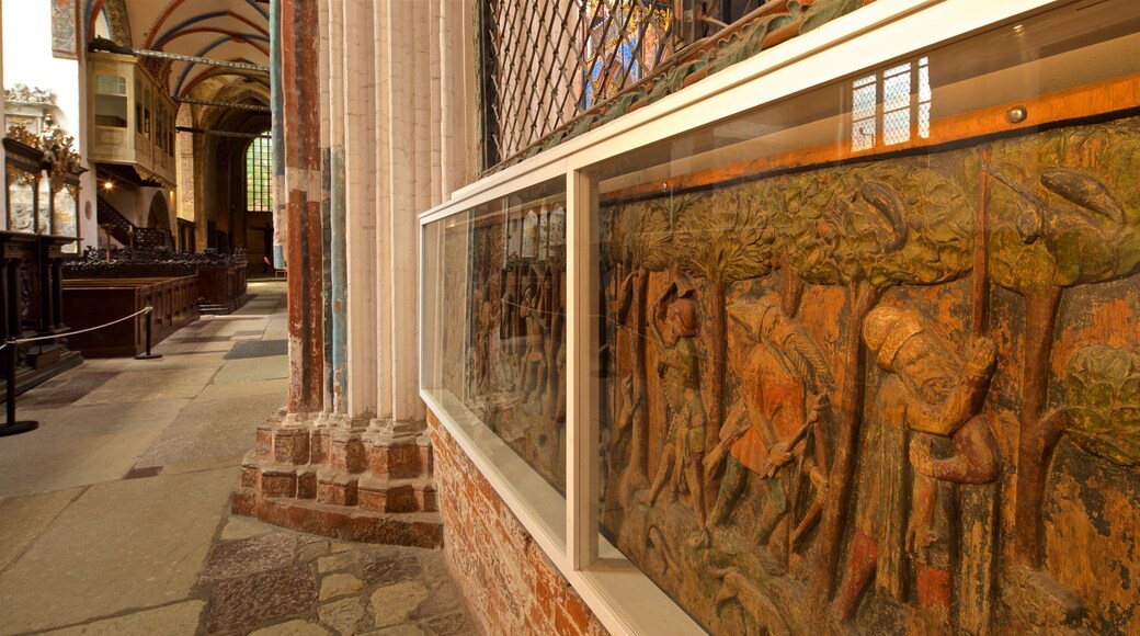 Skt. Nicholas\' Kirke som omfatter kulturarvsgenstande og interiør