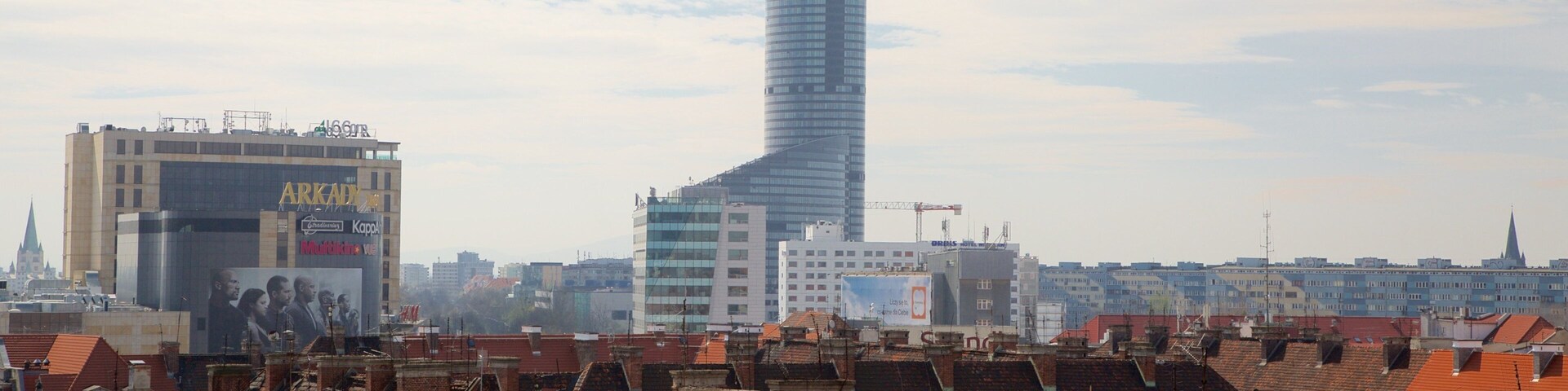 PolĂŽnia mostrando uma cidade