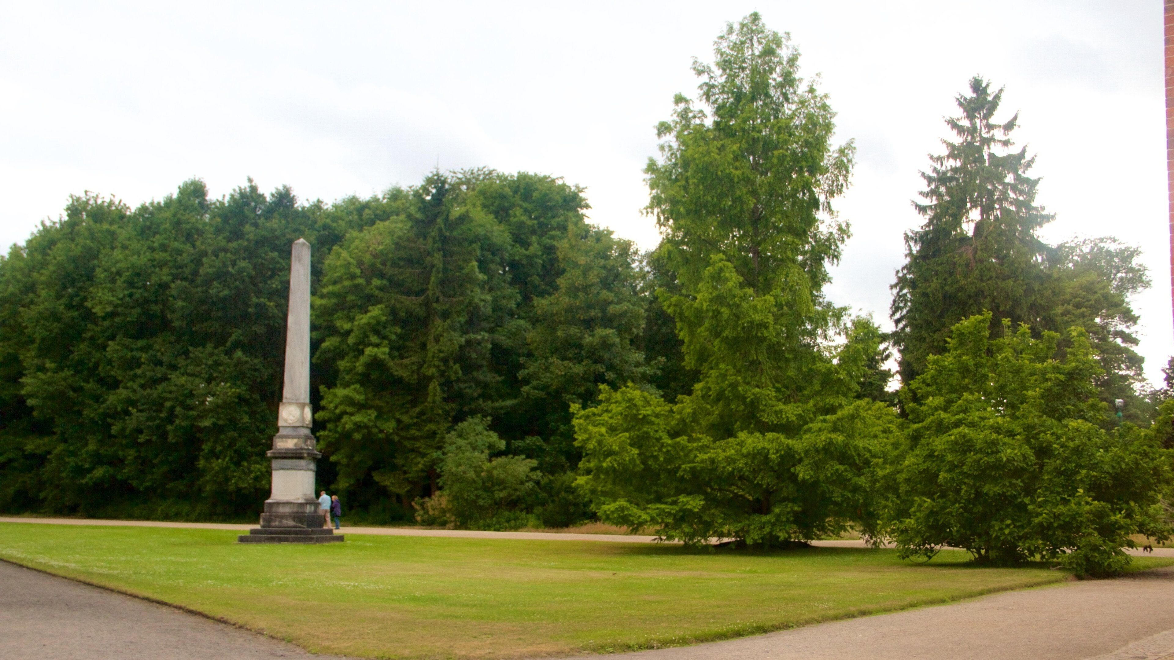 New Garden featuring a monument and a park