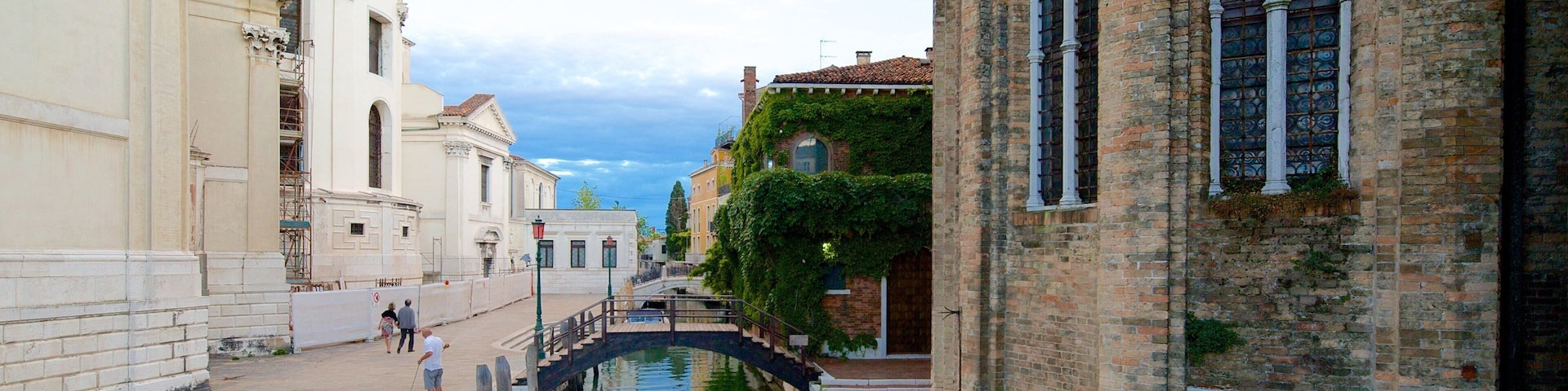 Venecia ofreciendo un río o arroyo y arquitectura patrimonial