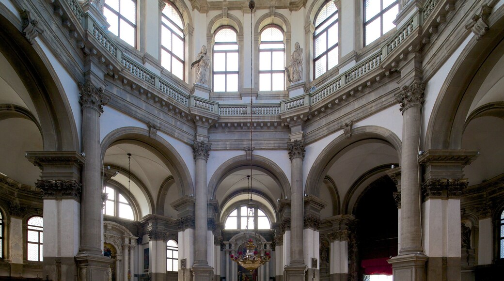 Parrocchia Santa Maria Della Salute showing heritage architecture and interior views