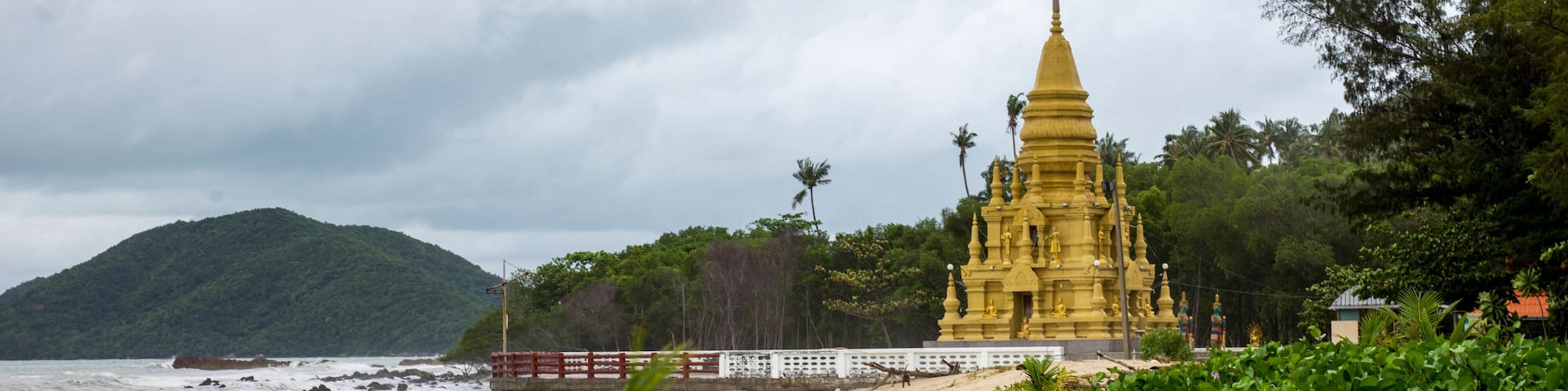 Buddhist temple on beach, Laem Sor Pagoda, Koh Samui, Surat Thani Province, Thailand