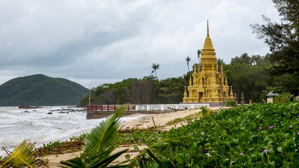 Buddhist temple on beach, Laem Sor Pagoda, Koh Samui, Surat Thani Province, Thailand