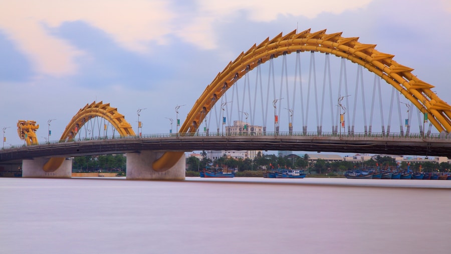 Da Nang featuring modern architecture and a bridge