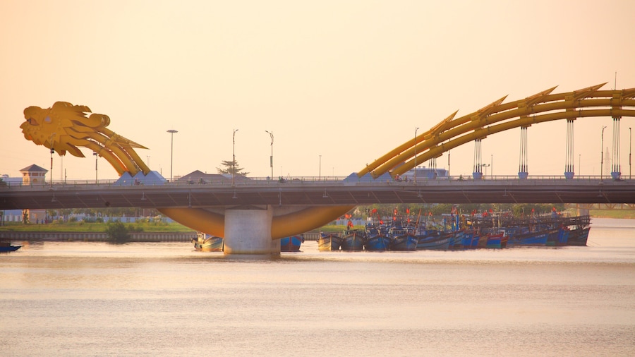Da Nang mostrando arquitectura moderna y un puente