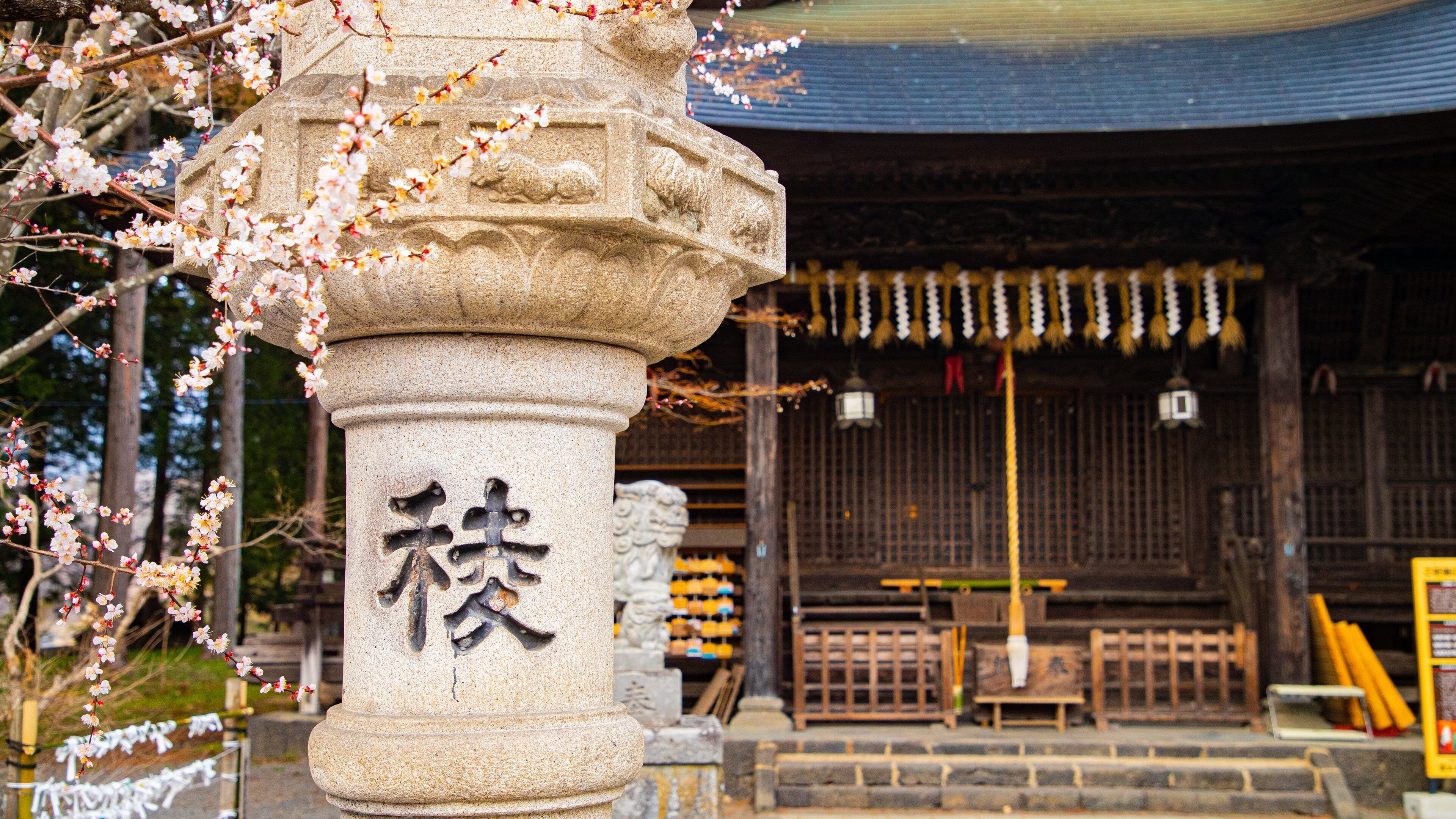 Fujiomuro Sengen Shrine featuring signage and heritage elements