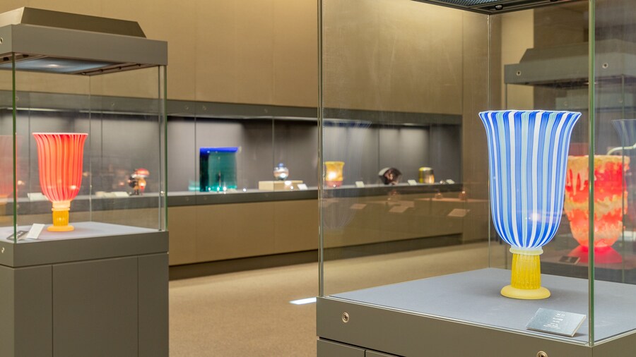 Hidatakayama Museum of Art showing art and interior views