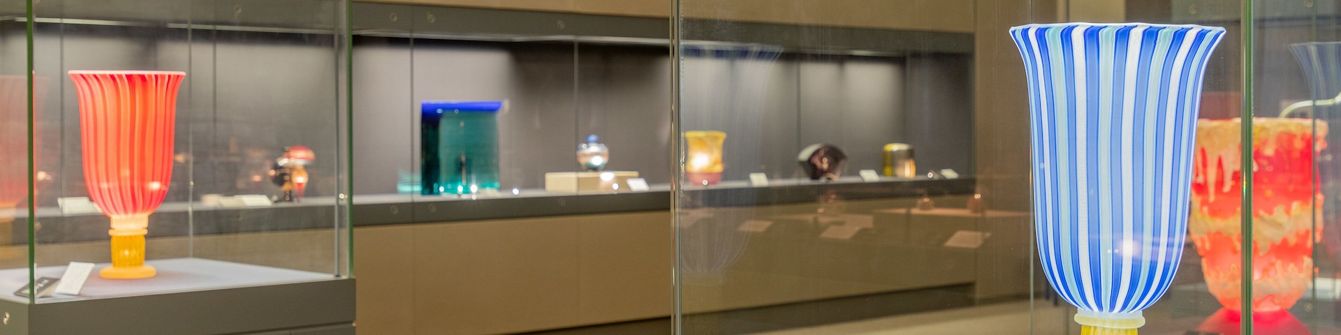 Hidatakayama Museum of Art showing art and interior views