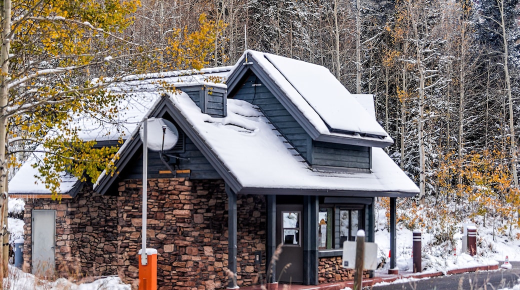 Fall River Entrance Station