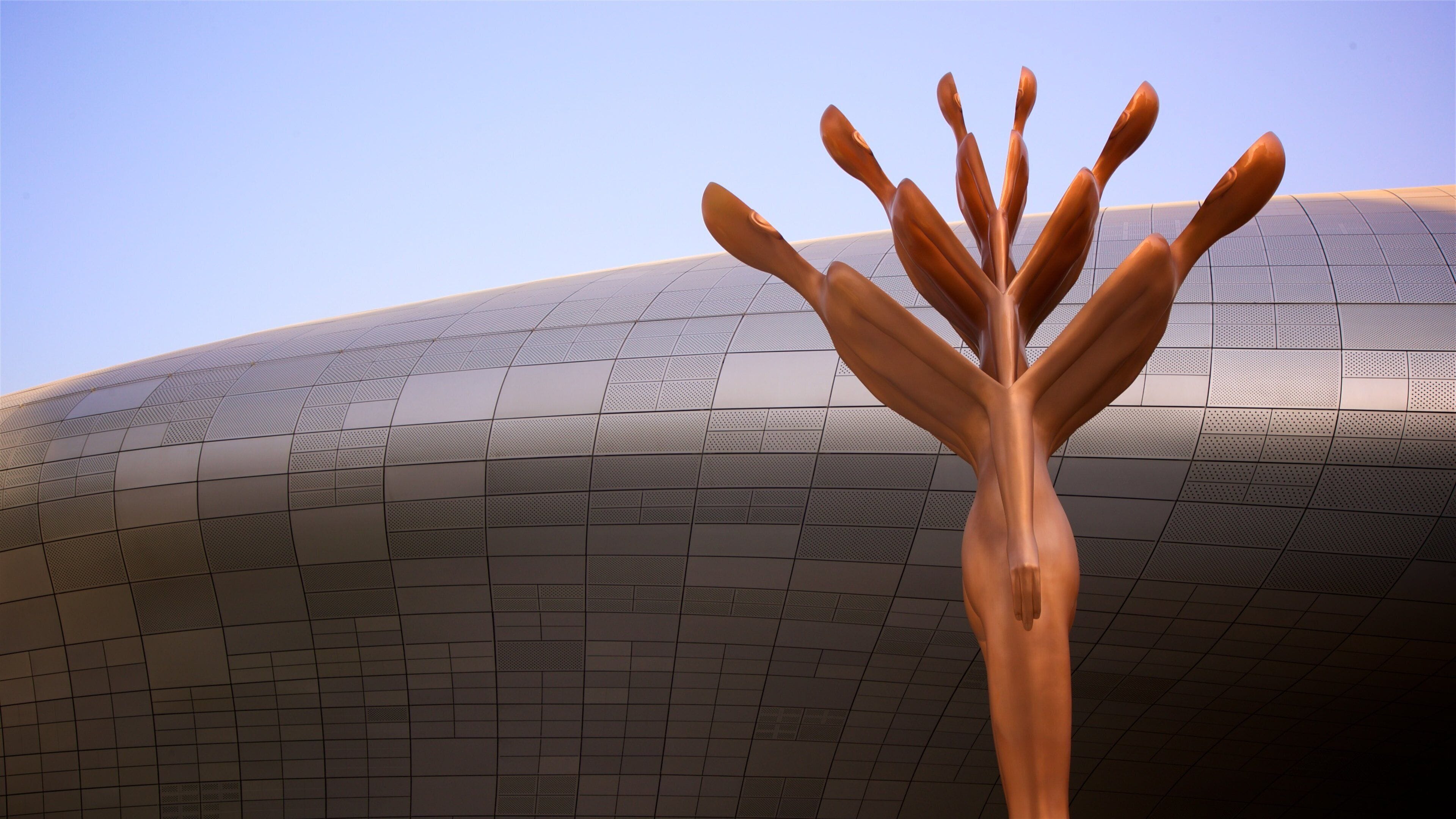 Dongdaemun Design Plaza que incluye arquitectura moderna y arte al aire libre