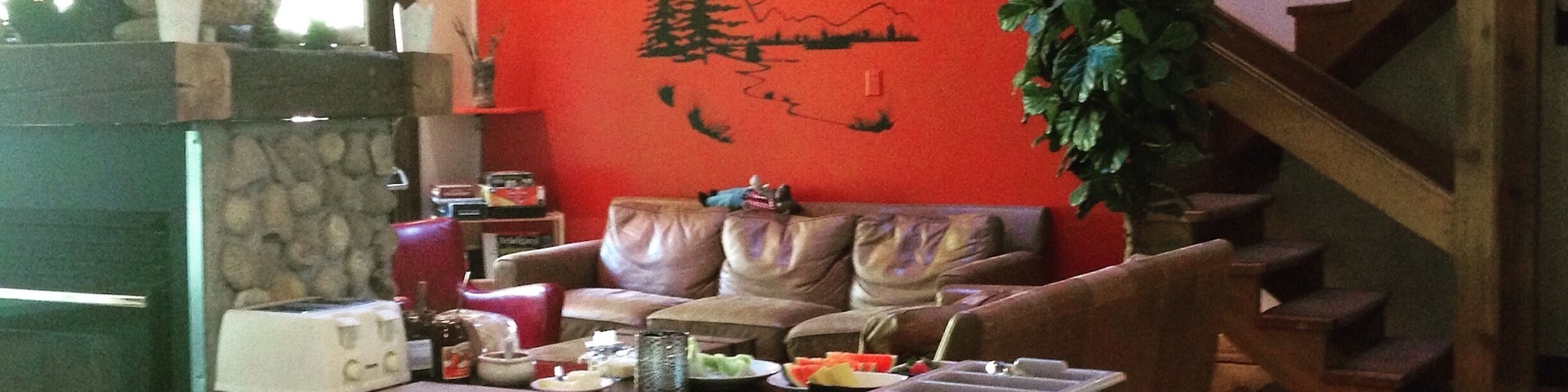 Woke up to the sound of chirping birds and squirrels outside my window and an unexpected continental breakfast. The room was cosy and felt more like a bedroom at home which was nice. Sometimes I'm not a fan of that "hotel feel". There was no air conditioning in the rooms but since your 1600M high in the mountain it cooled slightly at night. The hotel has a main relaxing and breakfast room which can be seen here in the photo. They have free wifi and you can get a strong cell signal which I also wasn't expecting. There's a few board games if it's crappy outside too. The hotel didn't have too many guests last night so it was quite peaceful.