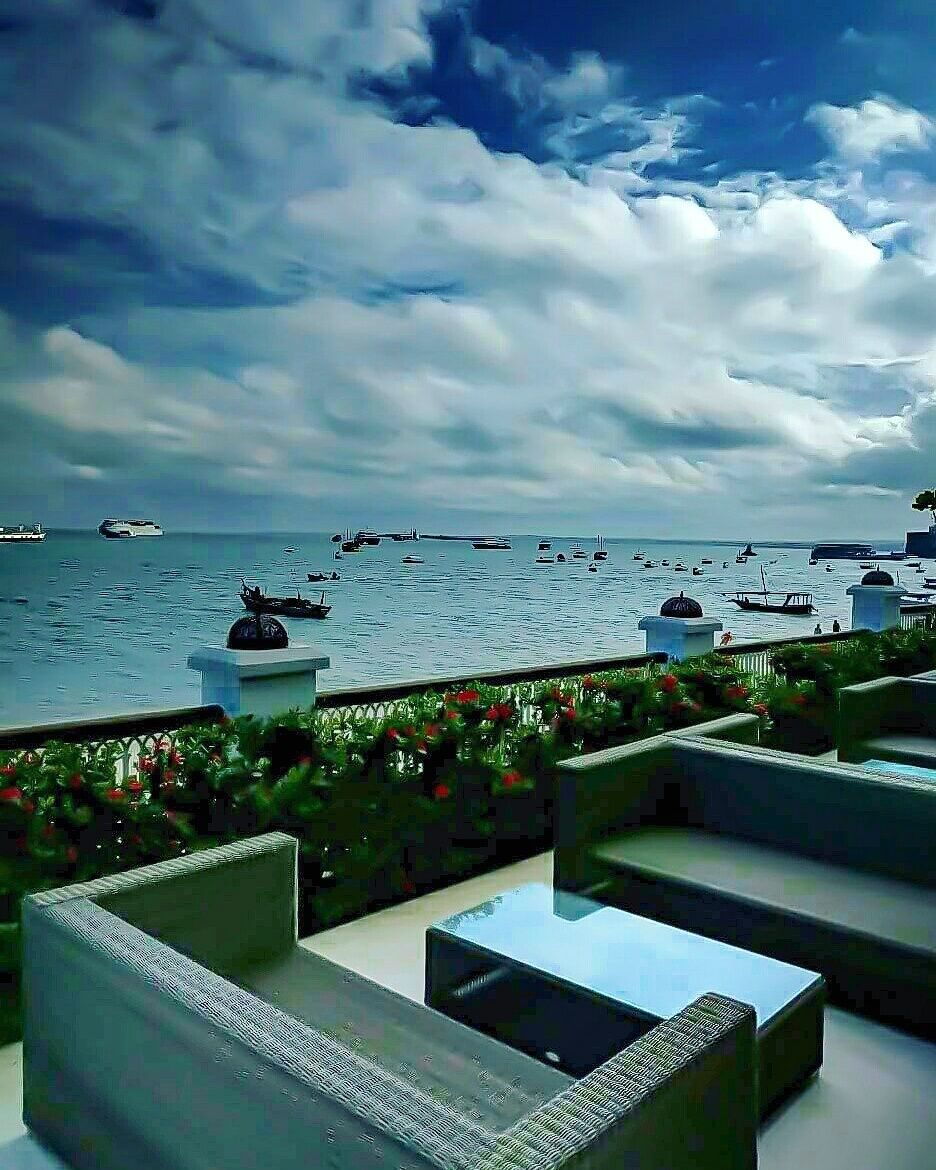 Stunning views at the park Hyatt Zanzibar💙
Read all about my short trip to this fascinating island on www.nemodiaries.com
