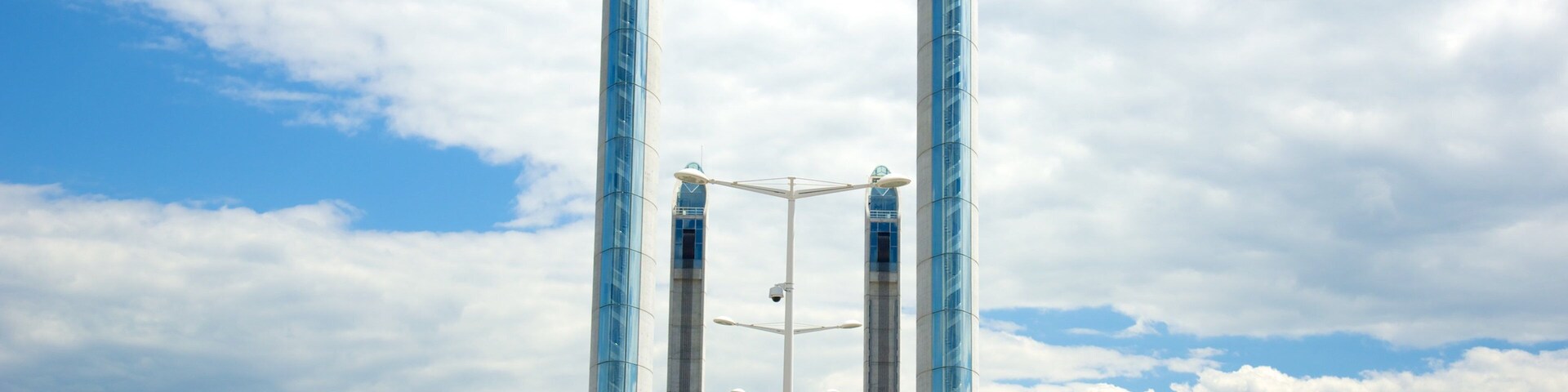 Bordeaux showing modern architecture and a bridge