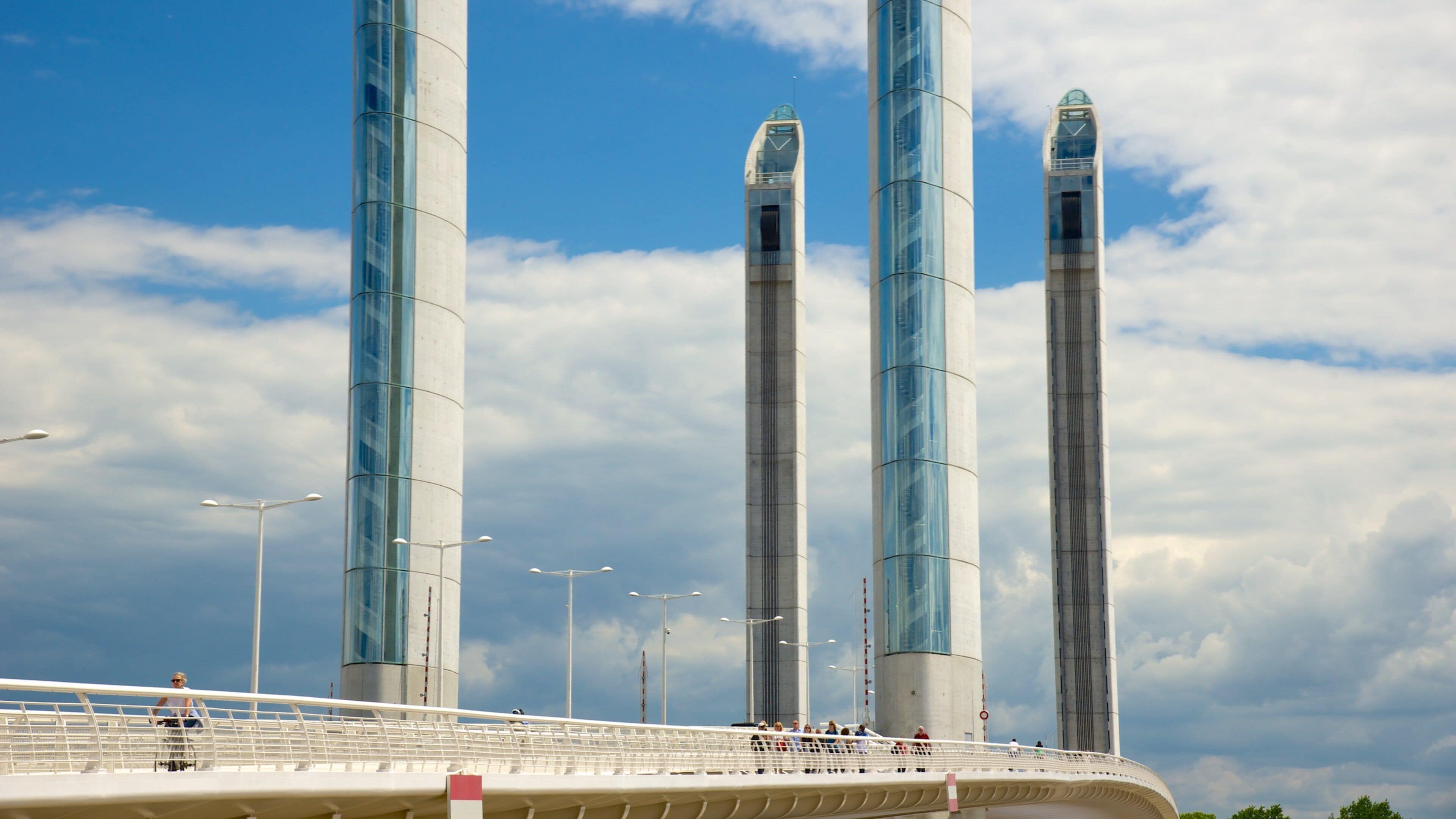 波爾多 设有 現代建築 和 橋樑