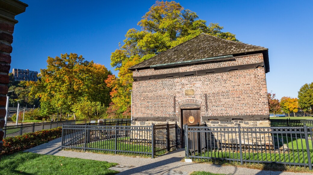 Fort Pitt Block House featuring heritage elements