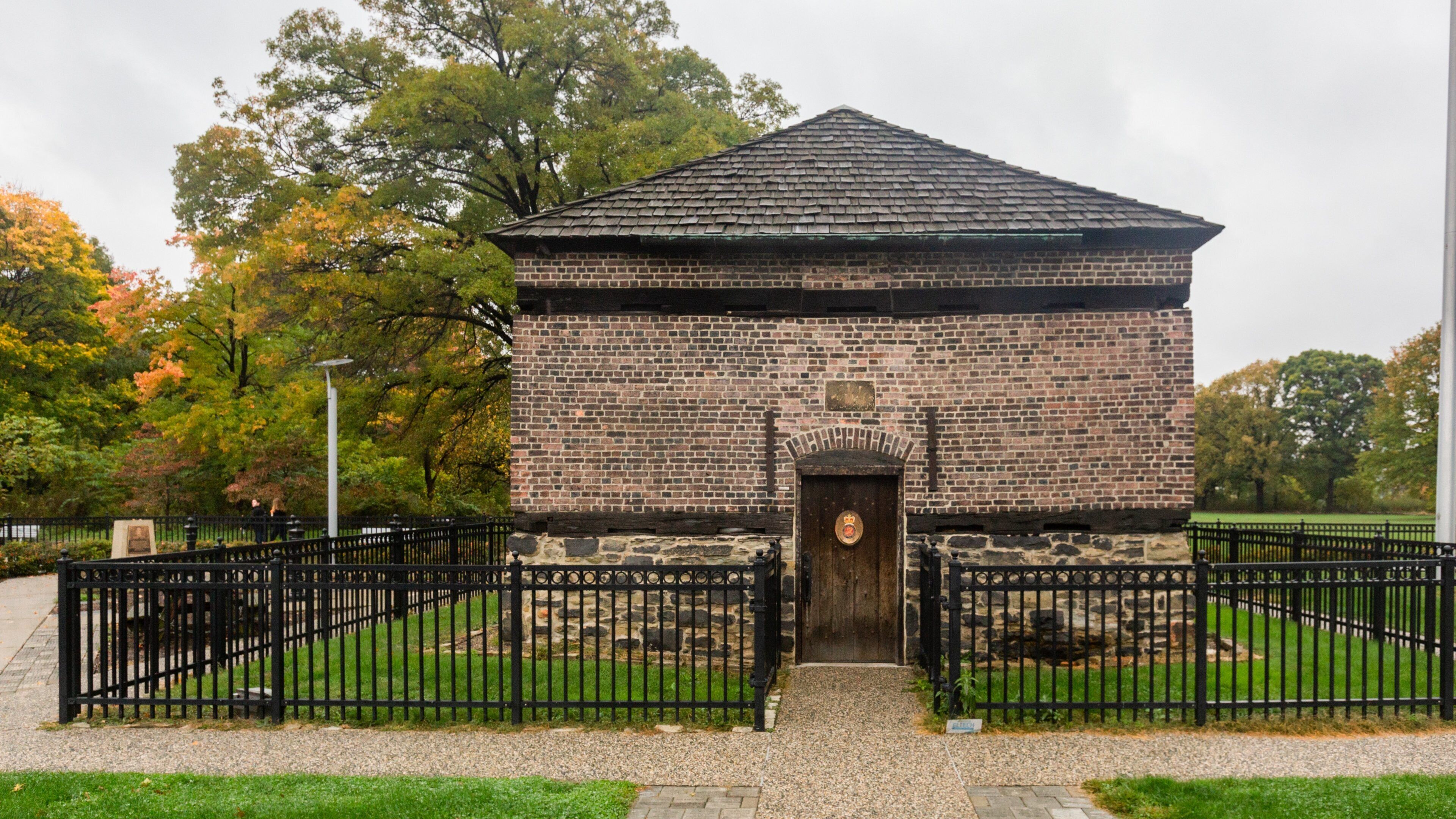 Fort Pitt Block House which includes heritage elements