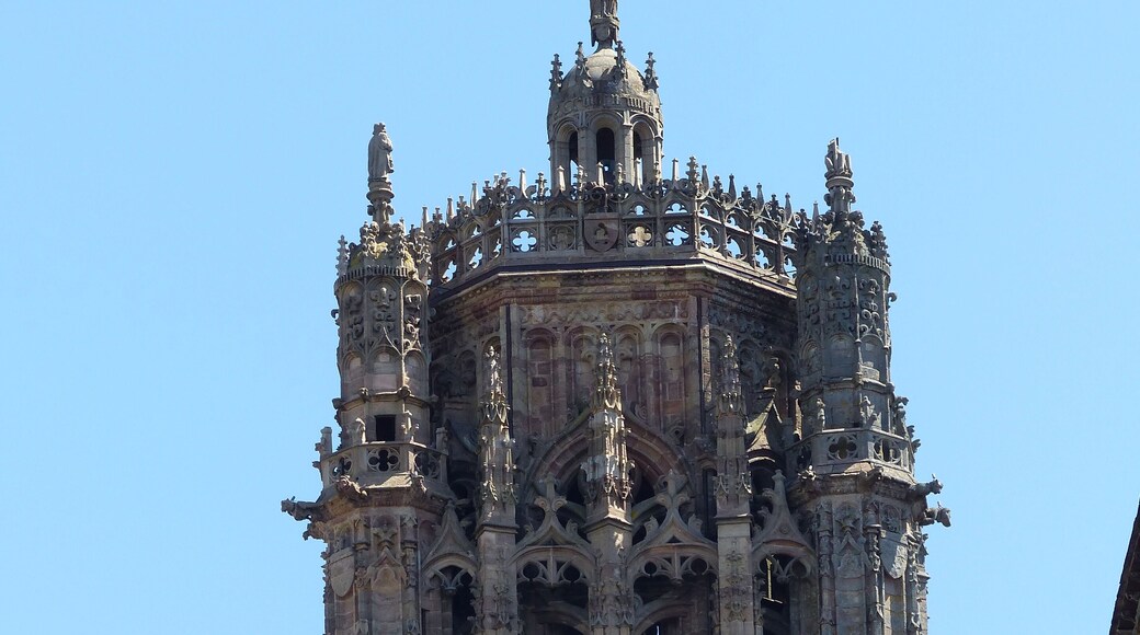 This building is indexed in the Base Mérimée, a database of architectural heritage maintained by the French Ministry of Culture, under the reference PA00094108 .
